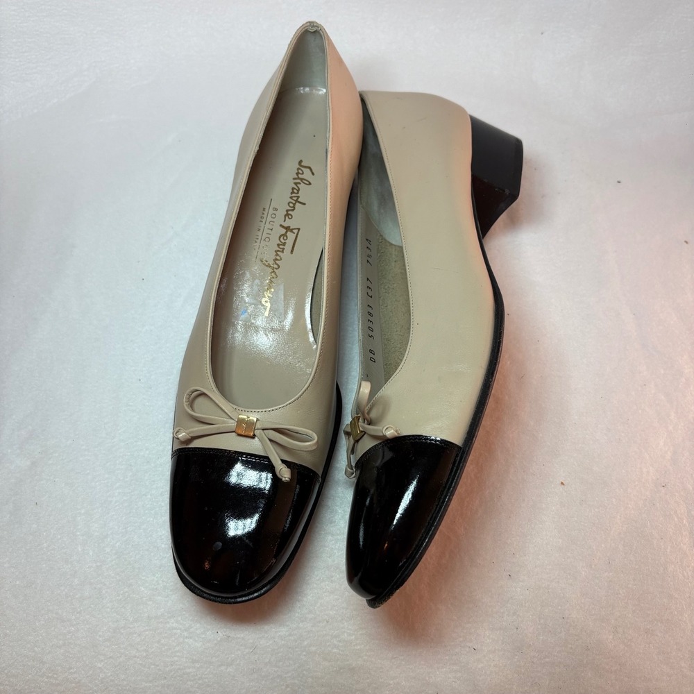 Salvatore Ferragamo Two Tone Patent Cap Toe Bow Pumps Beige Black 7.5 3A Italy